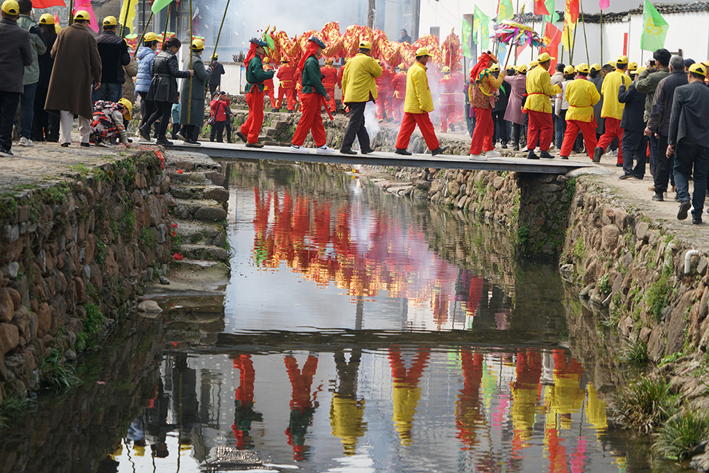 16、全村巡游，为民祈福