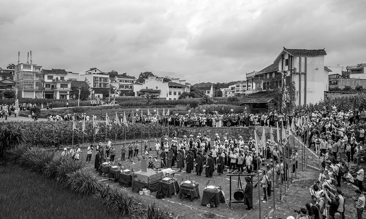 组图 1《布依“六月六”祭田》.jpg