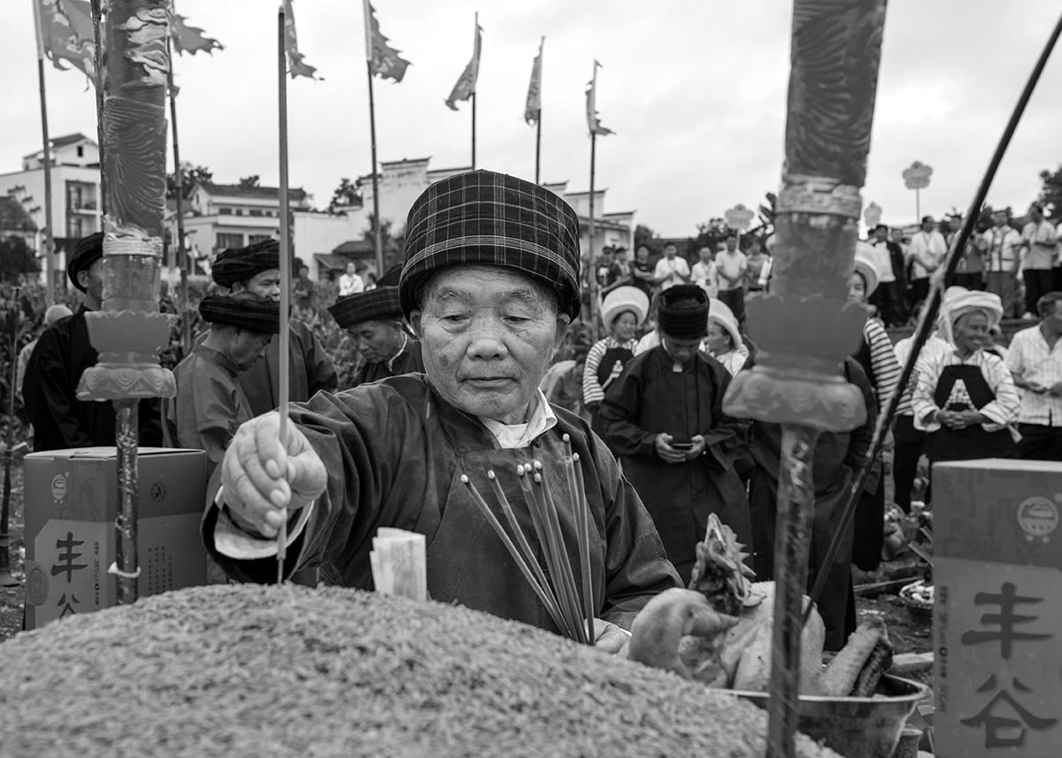 组图 3《布依“六月六”祭田》  祭田仪式.jpg